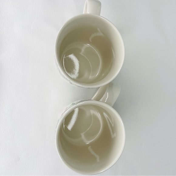 Starbucks Set of 2 Christmas Mugs 2020 - Picture 6 of 6